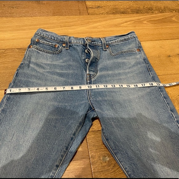 Levi's Medium Wash Cropped Ankle Jeans - Picture 8 of 8
